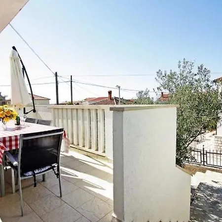 Apartman With Parking Space - Brac - 22504 Supetar